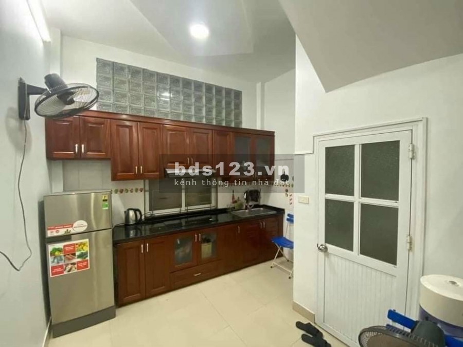 Bán nhà ngõ 312 Kim Giang, ngõ nông, oto đỗ cổng, 32m2 x 5 tầng, 2.7tỷ