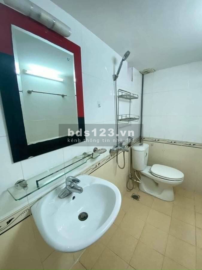Bán nhà ngõ 312 Kim Giang, ngõ nông, oto đỗ cổng, 32m2 x 5 tầng, 2.7tỷ