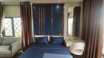 Tòa khách sạn 5* ngõ phố Trích Sài, 10m ra phố, thuê 200 tr/tháng, dt 130m2 x 8 tầng, MT 8m. Giá 35 tỷ