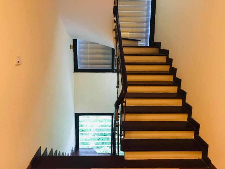 Bán biệt thự lô góc Quận Ba Đình, sổ đỏ chính chủ sẵn sàng giao dịch, chính chủ
