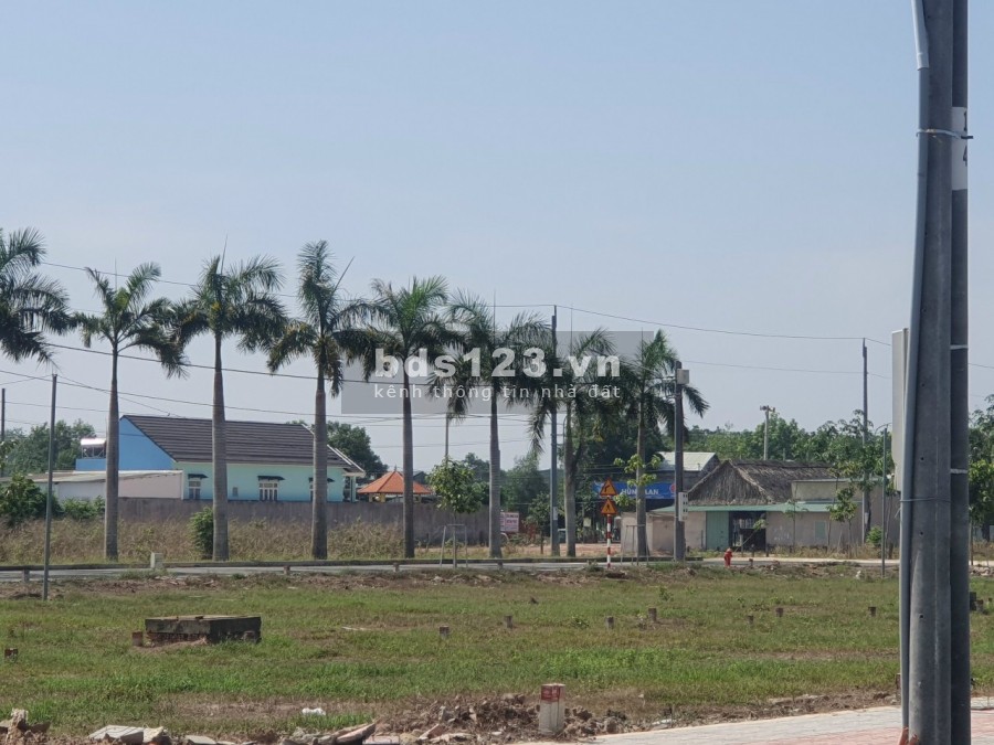Cần bán gấp lô đất liền kề chợ bến cát giá 650tr 100m sổ hồng công chứng ngay