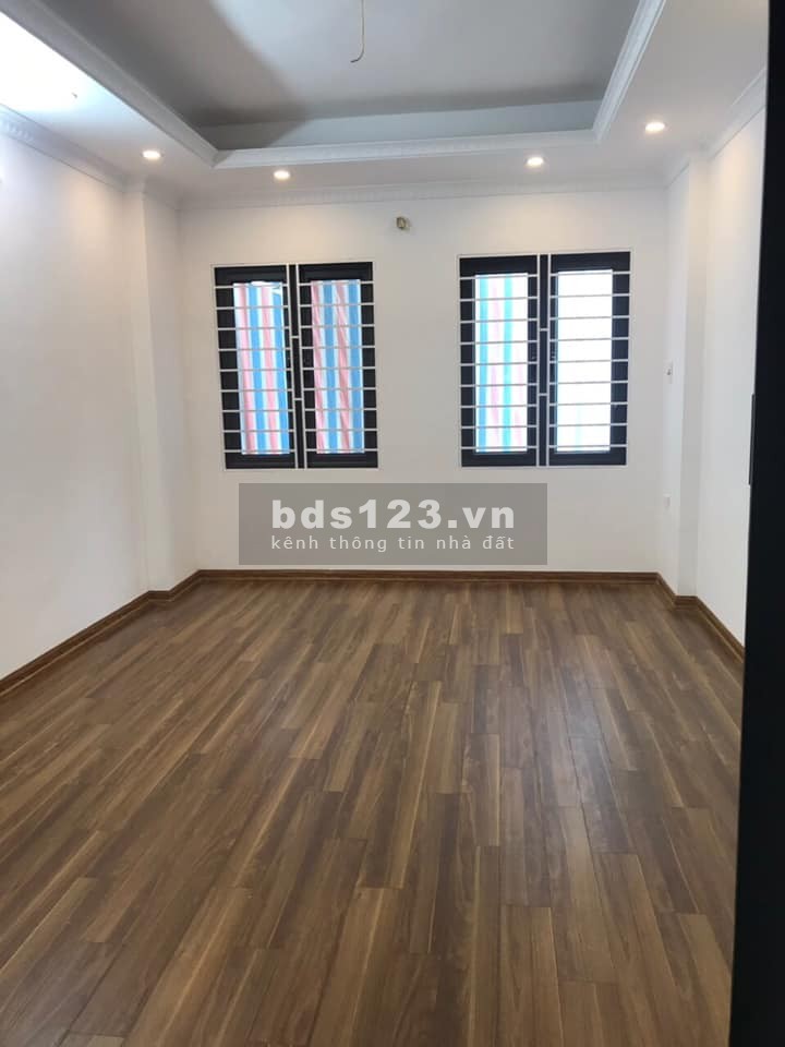Khu vực Minh Khai, hiếm nhà bán, ô tô đỗ cửa, kinh doanh tốt, sổ vuông, dt 40m2 giá bán nhỉnh 5 tỷ