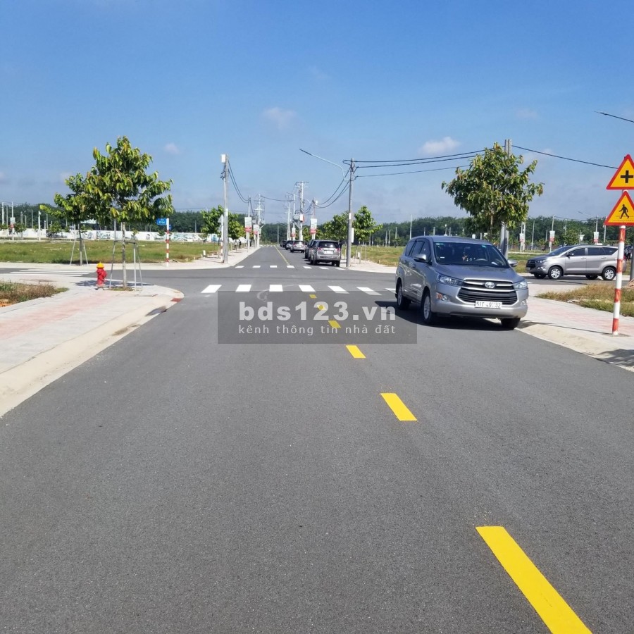 Cần bán gấp lô đất liền kề chợ bến cát giá 650tr 100m sổ hồng công chứng ngay