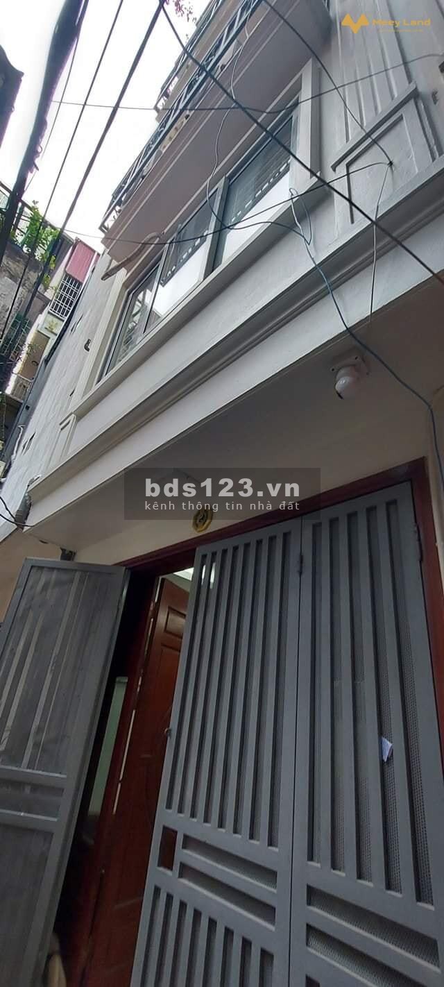Nhà đẹp lung linh tặng toàn bộ nội thất gần phố tại phường Cổ Nhuế, 5 tầng, dt 38m2 giá 3.1 tỷ