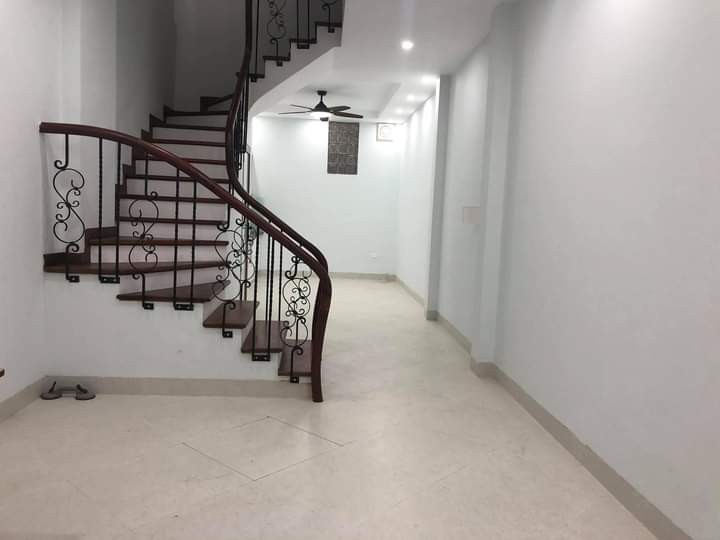 Bán nhà mặt phố Hoàng Mai, mặt phố ô tô chạy, phù hợp, để ở, kinh doanh, sổ đỏ đẹp