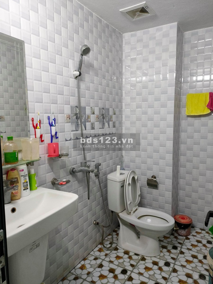 Bán nhà nguyên căn khu Hoàng Mai diện tích 67m2, đúc 5 tầng mặt tiền 4.7m