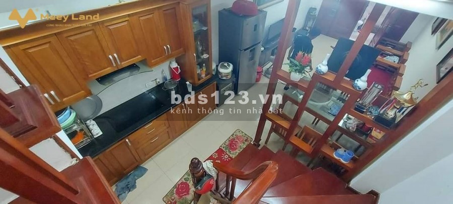 Nhà đẹp lung linh tặng toàn bộ nội thất gần phố tại phường Cổ Nhuế, 5 tầng, dt 38m2 giá 3.1 tỷ