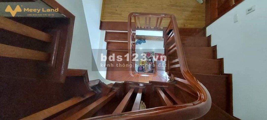 Nhà đẹp lung linh tặng toàn bộ nội thất gần phố tại phường Cổ Nhuế, 5 tầng, dt 38m2 giá 3.1 tỷ