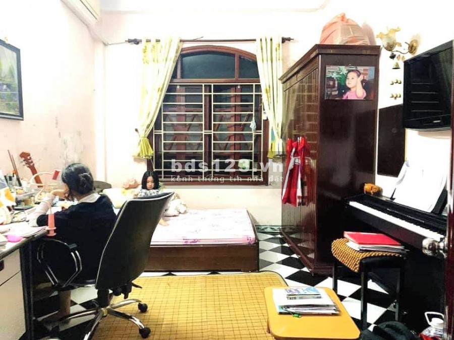 Nhỉnh 2 tỷ ô tô đỗ gần phố Tân Mai, Hoàng Mai, nhà đẹp, ở luôn, 28m2 x 5 Tầng.