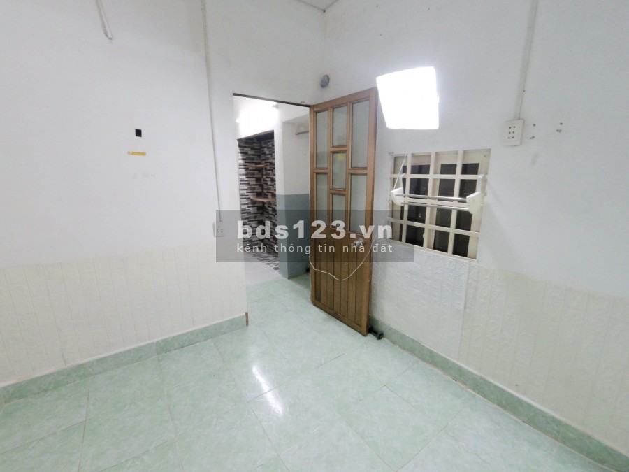 Bán nhà Hà Huy Giáp Quận 12, Cách MT chưa đầy 100m, Sát UBND Phường Thạnh Lộc
