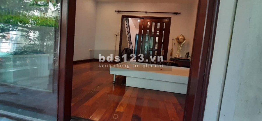 Cần bán siêu phẩm Tây Hồ, nhà đẹp, gara ô tô dt 71m2, giá 6.x tỷ, vào ở ngay