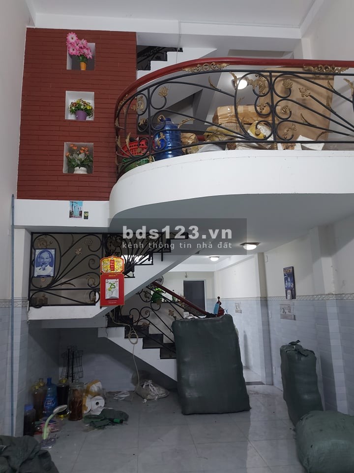 Nhà 3 tầng kiên cố, diện tích sử dụng 4x20m. Cạnh chung cư Melody, giá bán 5,8 tỷ