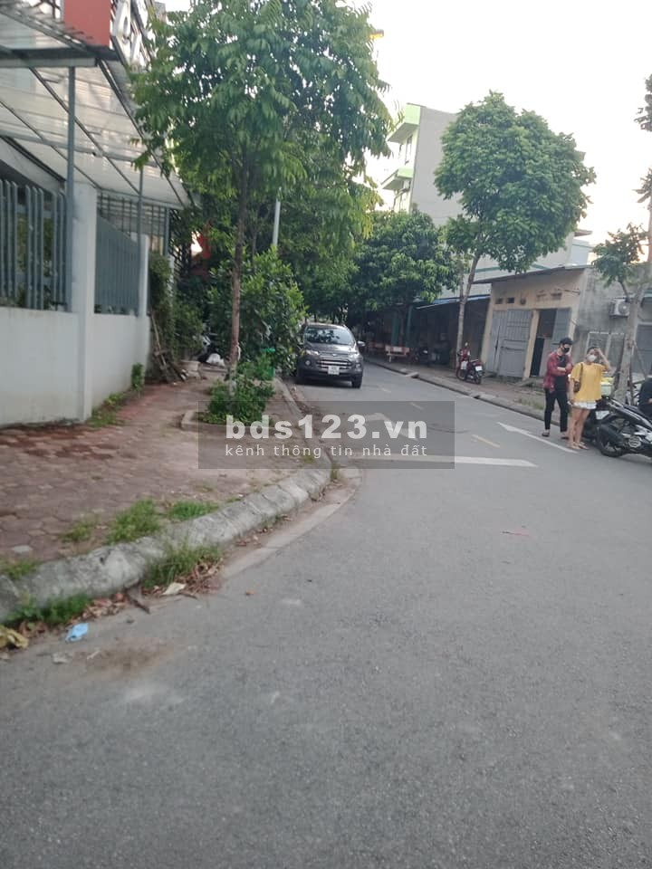 Bán nhà nguyên căn Tư Đình, Quận Long Biên, dt 45m2, đúc 5 tầng, giá bán 3 tỷ