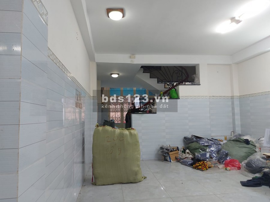 Nhà 3 tầng kiên cố, diện tích sử dụng 4x20m. Cạnh chung cư Melody, giá bán 5,8 tỷ