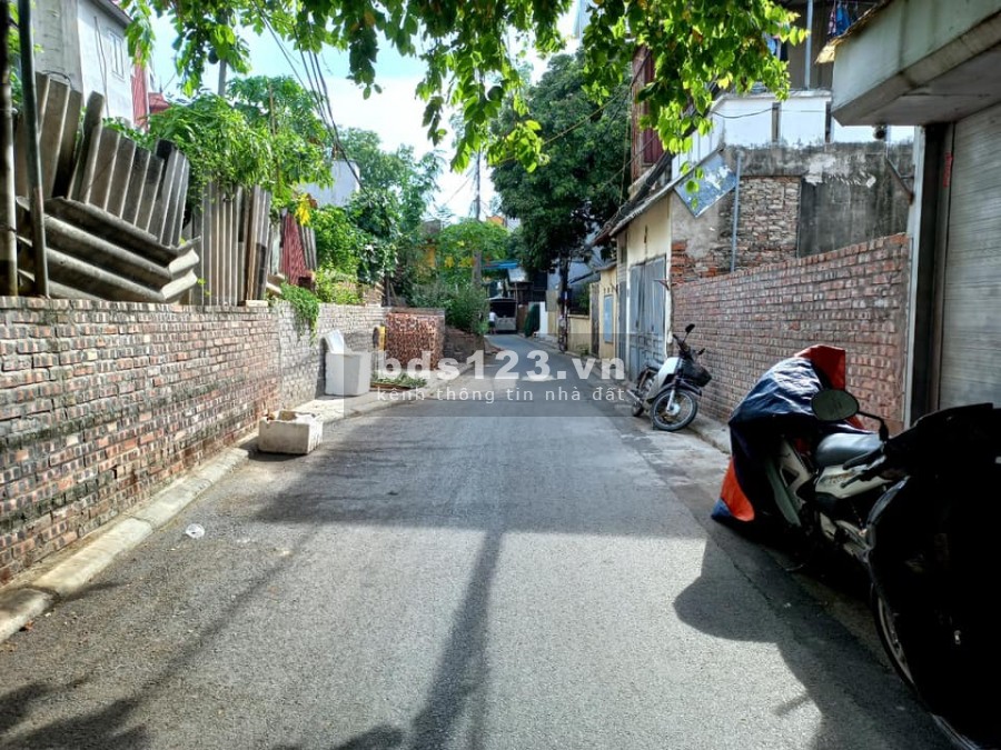 Chủ nhiêu bất động sản nên bán đất quận Long Biên, diện tích 76m2, giá bán 4 tỷ