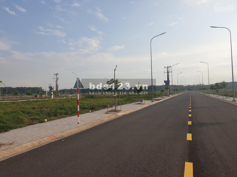 Cần tiền xoay sở, bán lỗ đất mặt tiền đối diện vsip2, giá bán 850 triệu, đường lớn
