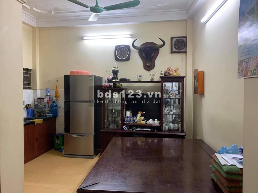 Bán nhà nguyên căn Quan Hoa, Cầu Giấy, dt 43m2, 4 tầng, mt 5.4m, giá bán 4.1 tỷ, lh 0975513371