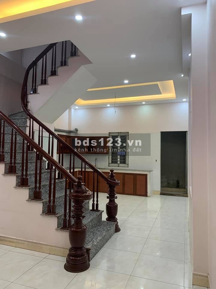 Bán nhà tôt 5 Yên Nghĩa Hà Đông, sát vách với mọi thứ dt 45m2, 4 tầng đúc, giá chỉ 2.5 tỷ