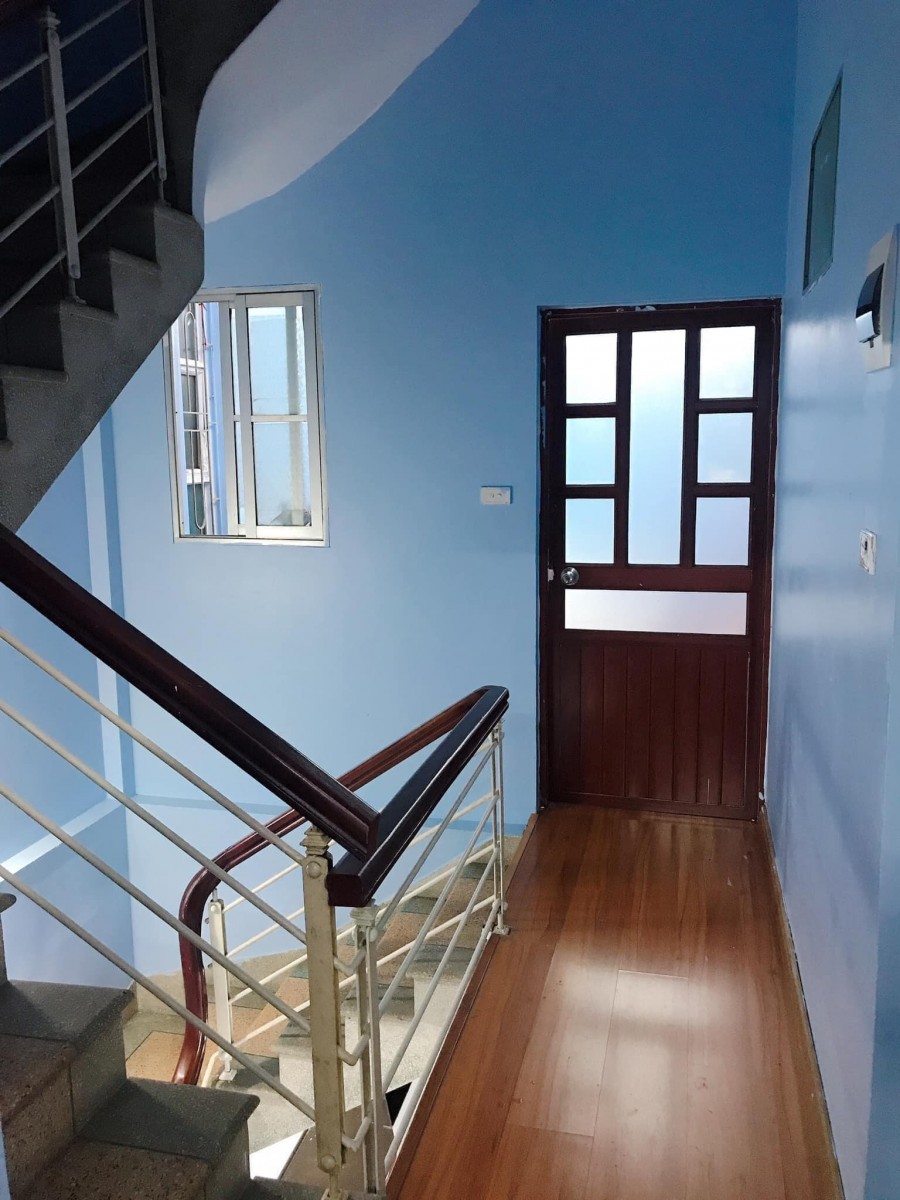 Cần bán nhà phố Đại La, dt 36m2, 4 tầng, 3 pn, ngõ thoáng, gần phố, gí 2.7 tỷ, lh 0394357733
