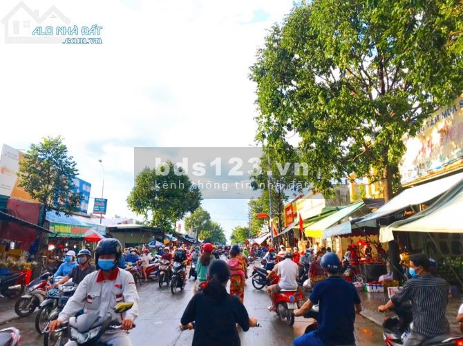 Dịch bệnh kinh doanh thua lỗ nên cần bán lại lô đất 105m2 giá rẻ, dân đông, thổ cư 100%