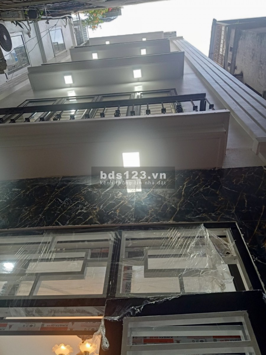 Cần bán nhà giá rẻ diện tích sử dụng 40m2, 5 tầng, tại Cầu Giấy Hà Nội. Lh: 0974609992