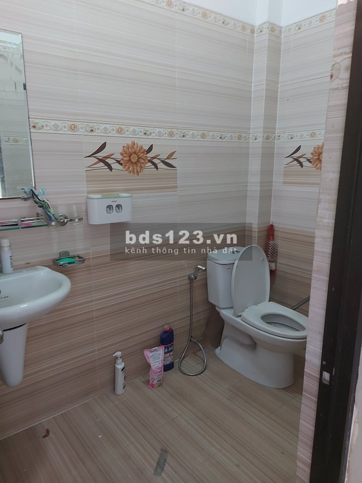 Nhà 3 tầng kiên cố, diện tích sử dụng 4x20m. Cạnh chung cư Melody, giá bán 5,8 tỷ