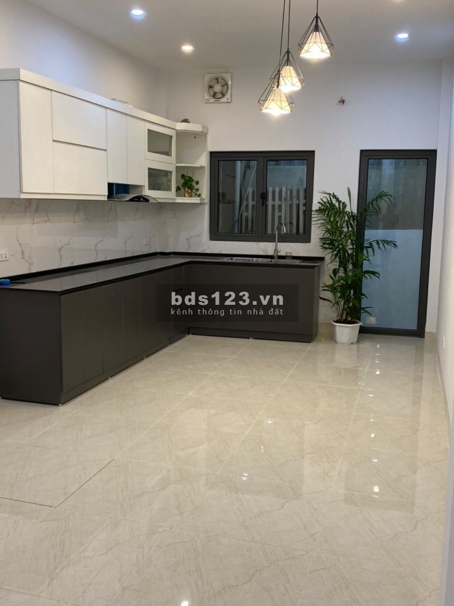Bán nhà Ngọc Lâm ngõ thông ô tô gần mặt phố nhà đẹp vào ở ngay, sổ chính chủ