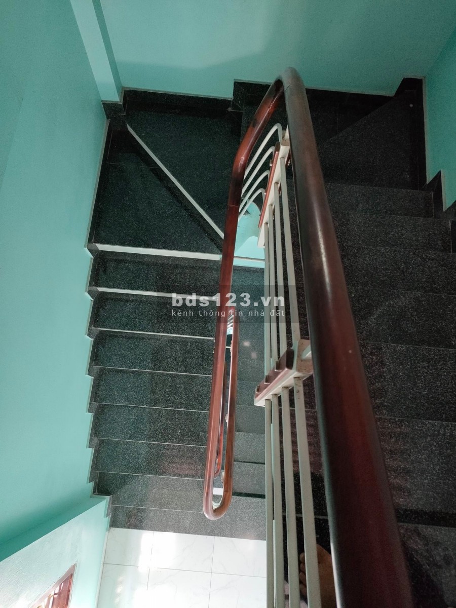 Bán nhà nguyên căn khu Hoàng Mai diện tích 67m2, đúc 5 tầng mặt tiền 4.7m