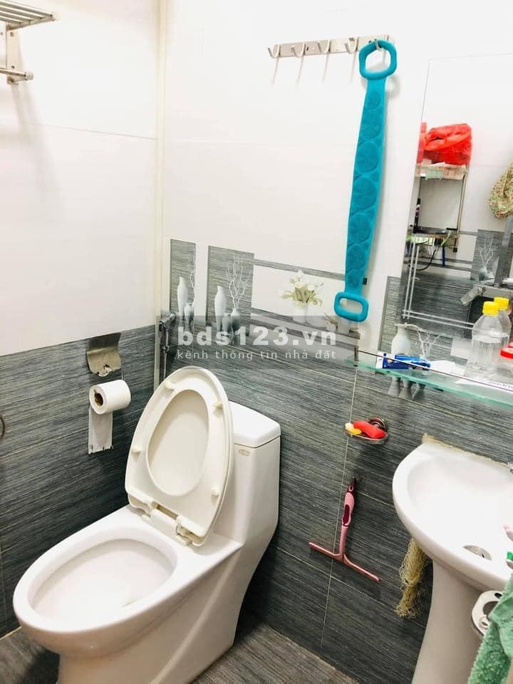 Cần bán gấp nhà đẹp nguyên căn tặng fulll nội thất, ô tô đỗ tận công, mặt tiền 4.7m