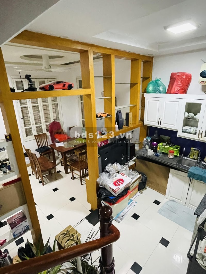 Bán gấp nhà Phố Trần Hữu Tước, Đống Đa, dt 38m2, 5 tầng, mt 5.2m, giá bán 4.2 tỷ