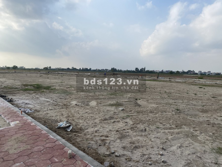 Em cần thanh khoản nhanh lô đất sỏ đỏ hướng nam 92,5m2 vị trí đẹp nhất huyện Tiên Lữ