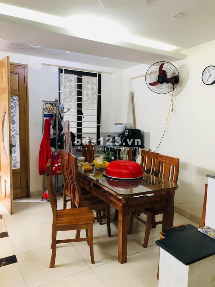 Cần bán gấp nhà đẹp nguyên căn tặng fulll nội thất, ô tô đỗ tận công, mặt tiền 4.7m