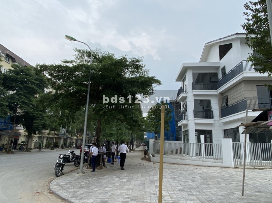Bán biệt thự Sol Lake Villa view hồ, hỗ trợ lãi suất 0% trong 18 tháng, sở hữu lâu dài
