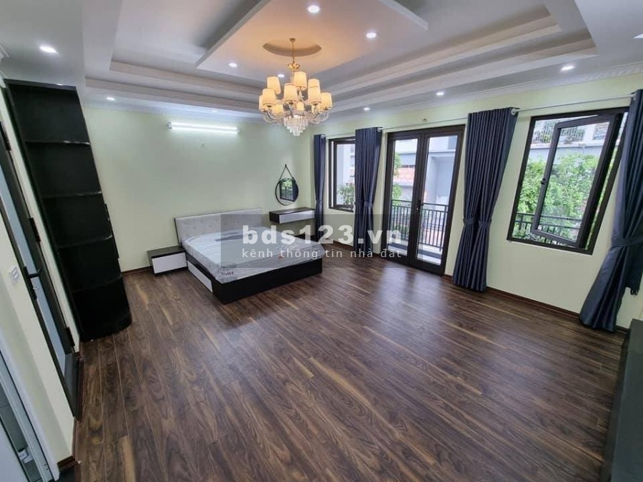 Nhà Đẹp Phố VIP Hoàng Quốc Việt, Ô Tô Vào Nhà, dt 68m2, 5 tầng nhà mới, nt cao cấp giá 8.07 Tỉ