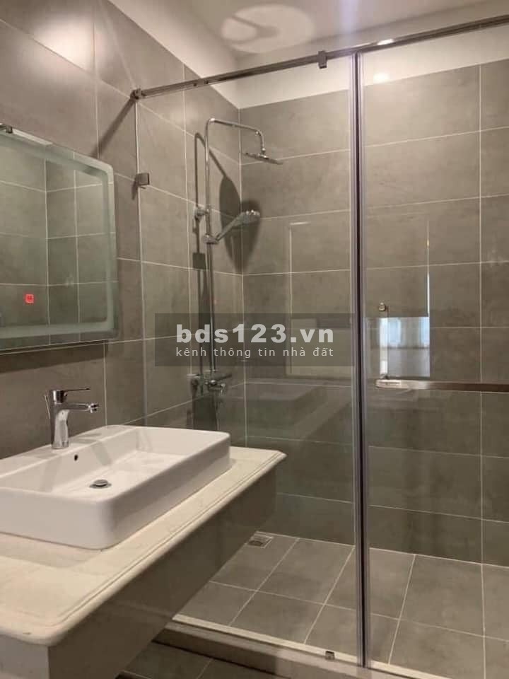 Nhà Đẹp Phố VIP Hoàng Quốc Việt, Ô Tô Vào Nhà, dt 68m2, 5 tầng nhà mới, nt cao cấp giá 8.07 Tỉ