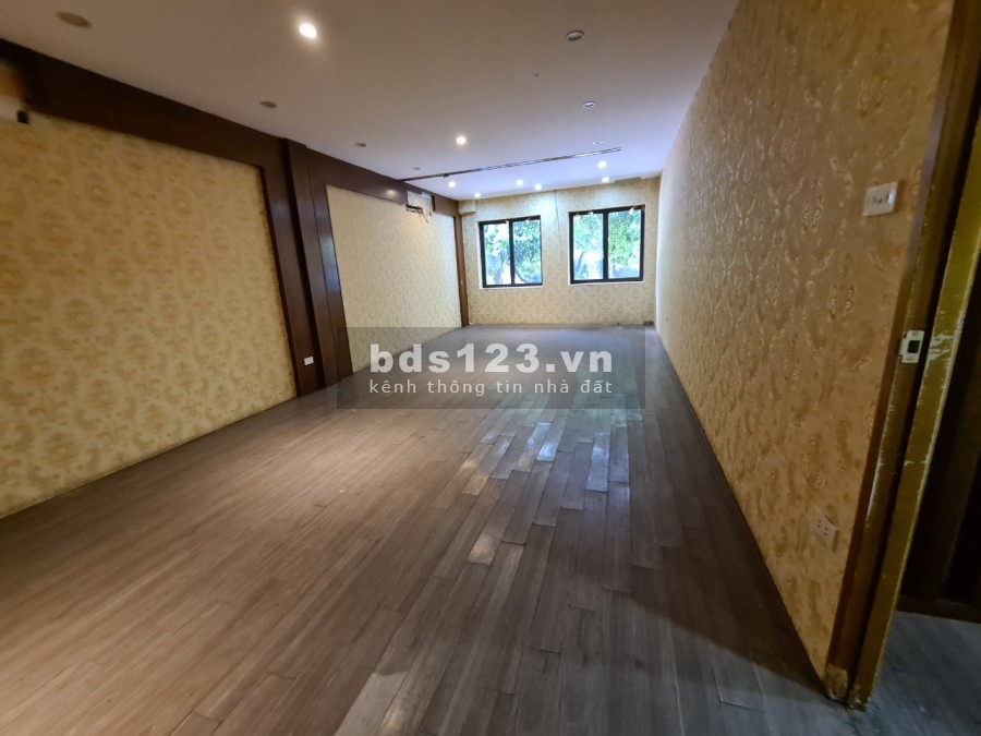 Cho thuê mặt bằng kinh doanh Dịch Vọng – Cầu Giấy dtsd 260m2, mt 7.5m, giá 45tr