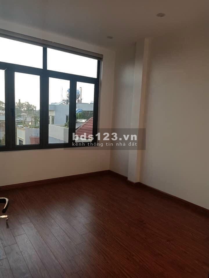 Bán nhà mặt phố Lê Hồng Phong, TP HD, 30m2, mt 6m, 4 tầng, KD buôn bán tốt, chỉ 3.05 tỷ