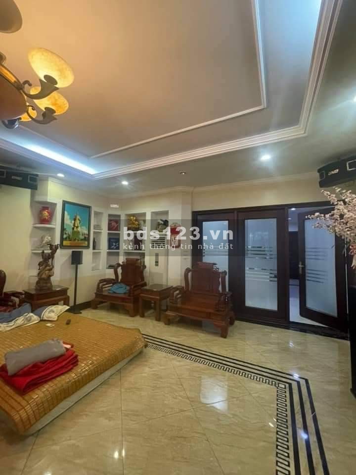Lạc Long Quân rộng 110m2, 6 tầng, mặt tiền 6.1m, thang máy, kinh doanh. Giá 29 tỷ