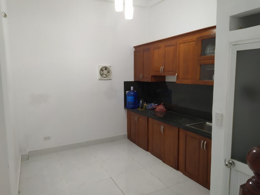 Bán nhà Định Công Hạ, Hoàng Mai, 35m2, 4T, ô tô đỗ cổng, giá chỉ 2,8 tỷ.