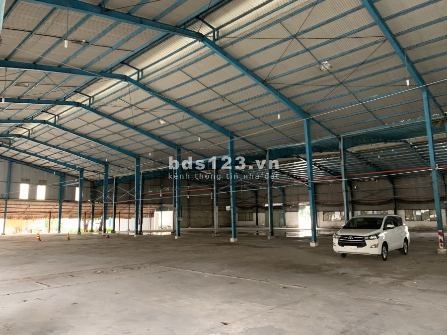 Cho thuê kho xưởng giá rẻ, diện tích 2860m2 mặt tiền đường Phạm Văn Đồng, Linh Tây, Thủ Đức