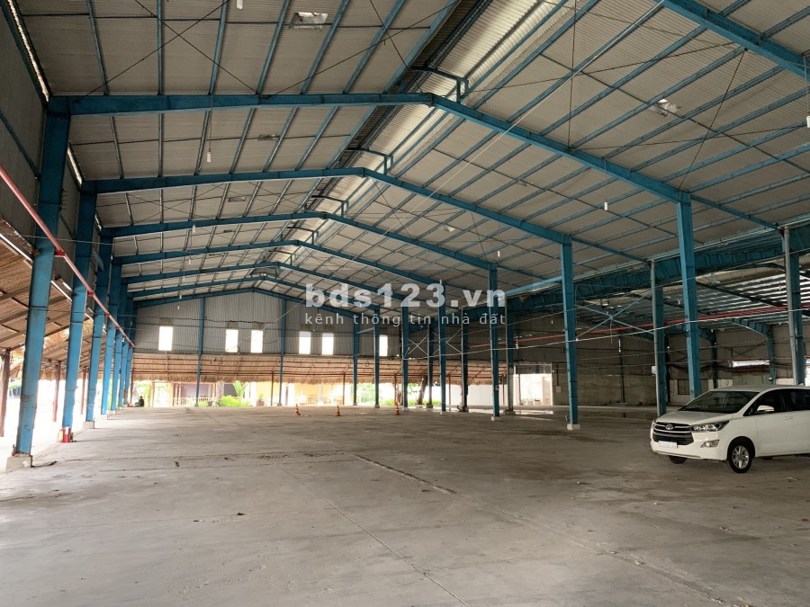 Cho thuê kho xưởng giá rẻ, diện tích 2860m2 mặt tiền đường Phạm Văn Đồng, Linh Tây, Thủ Đức