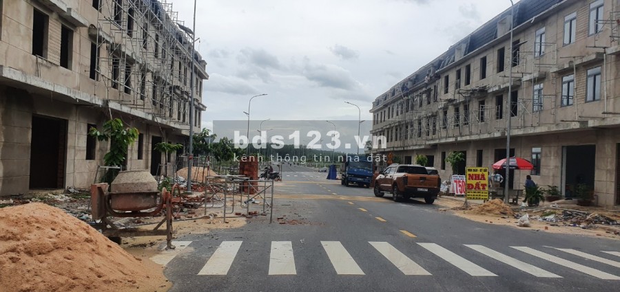 Cần tiền xoay sở, bán lỗ đất mặt tiền đối diện vsip2, giá bán 850 triệu, đường lớn