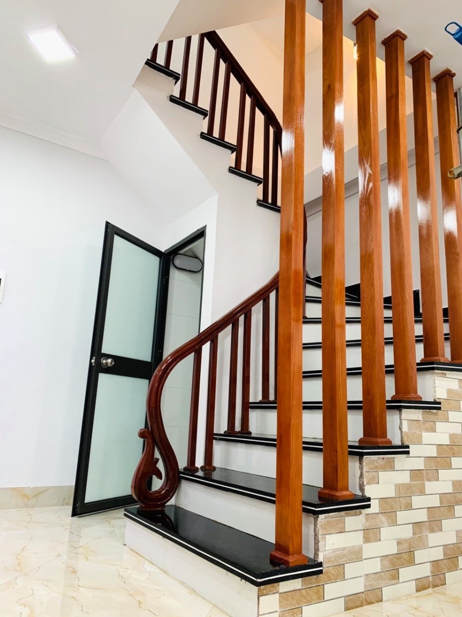 Bán nhà tổ 7 Thạch Bàn thông tầng oto đậu cửa kinh doanh đỉnh, khu sầm uất, giá bán 4,5 tỷ