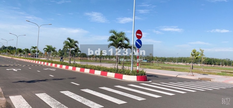 Kẹt Tiền cần sang nhượng 1 lô đối diện chợ Bàu Xéo mặt tiền Quốc lộ 1A, sỗ sẵn