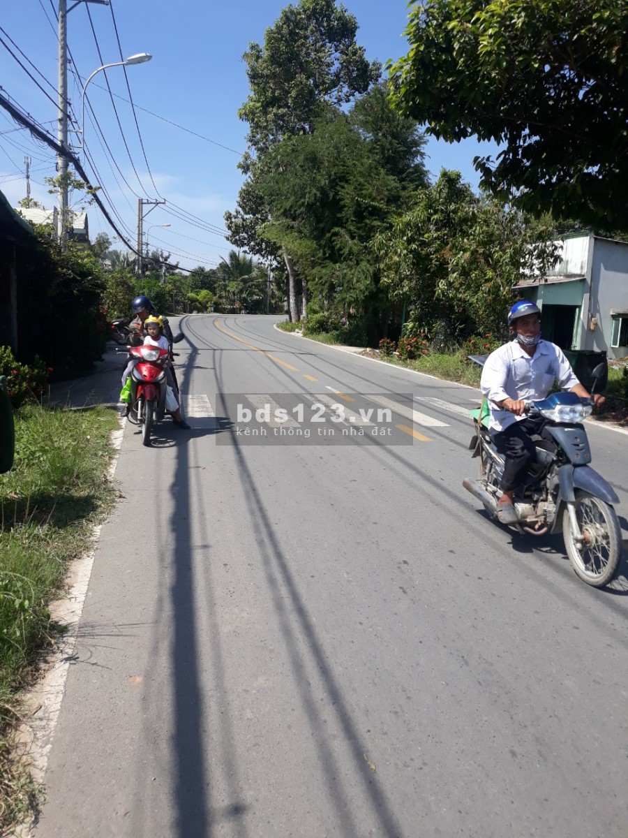 Cần tiền bán Lô đất mặt tiền cách đường Cây Trôm Mỹ khánh 30m, lh 0933 462325