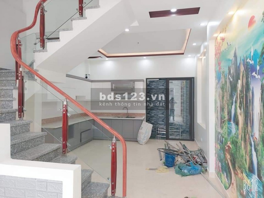 Giá bán 1.65 tỷ căn nhà 3 tầng sân cổng riêng tại Cách Hạ, Nam Sơn