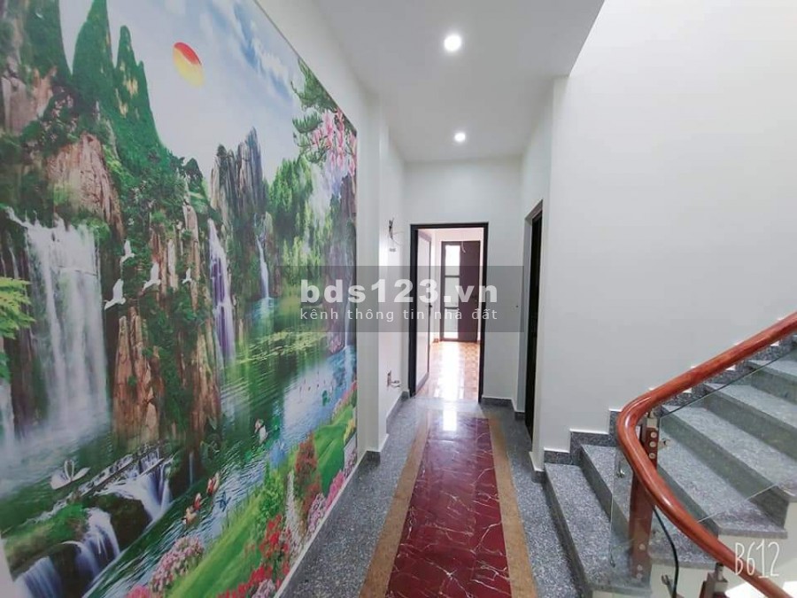 Giá bán 1.65 tỷ căn nhà 3 tầng sân cổng riêng tại Cách Hạ, Nam Sơn