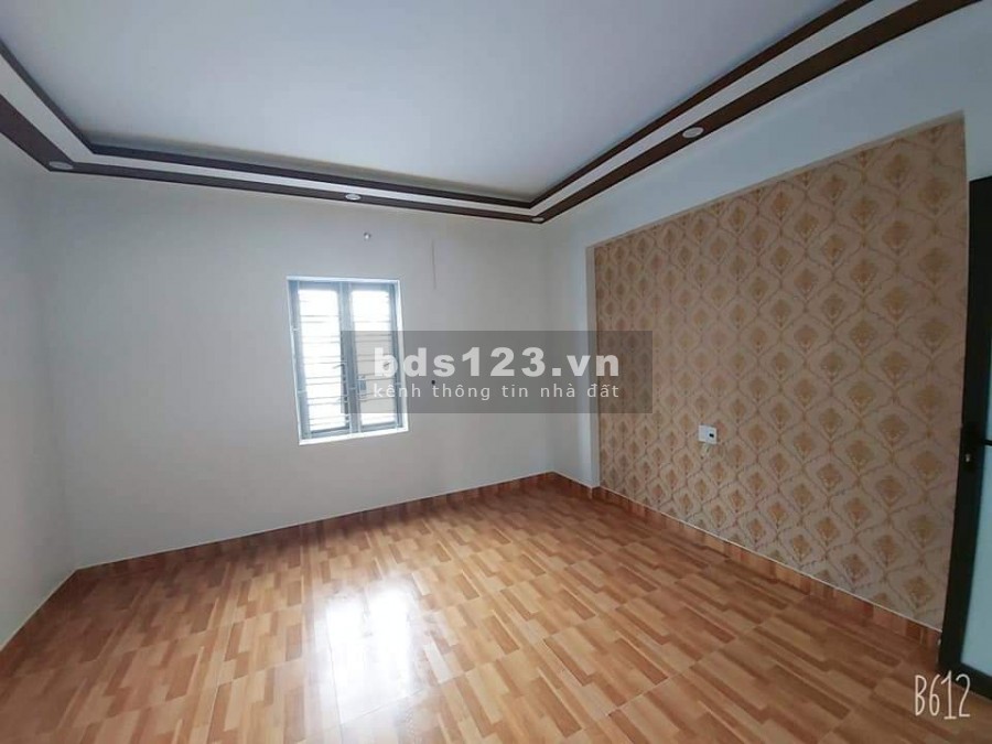 Giá bán 1.65 tỷ căn nhà 3 tầng sân cổng riêng tại Cách Hạ, Nam Sơn