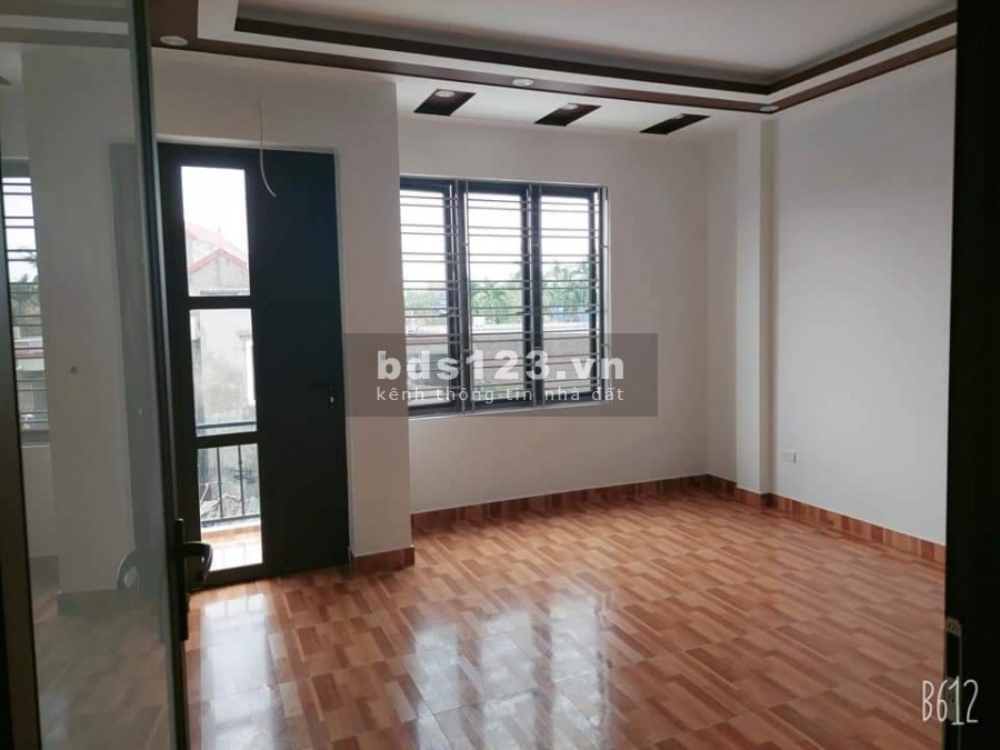 Giá bán 1.65 tỷ căn nhà 3 tầng sân cổng riêng tại Cách Hạ, Nam Sơn
