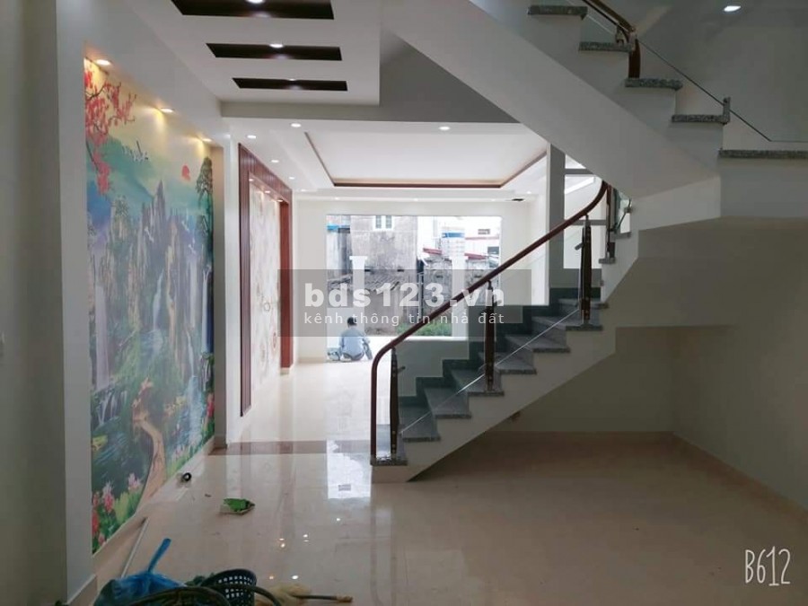 Giá bán 1.65 tỷ căn nhà 3 tầng sân cổng riêng tại Cách Hạ, Nam Sơn